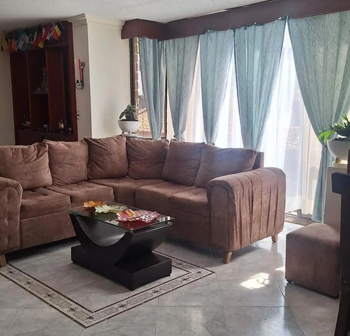 Habitacion Centrica Медельин Проживание в семье
